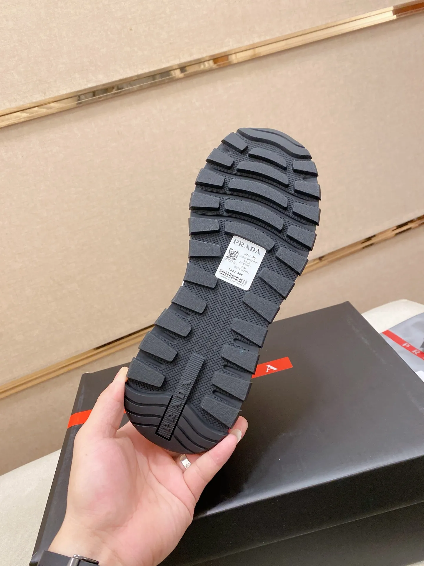 Factory price 600💰 ✔️✔️✔️High version High-quality new PRADA counters are on the market at the same time. The new men's shoes and 😘fabrics are selected from first-layer cowhide and are made by pure handicrafts. Lining: Full cowhide lining. 👍🏿 High-end ☄️ air-cushion molded anti-slip rubber outsole, exquisite lines, simple and elegant, comfortable and high-end for leisure travel. Code number: 38 to 45